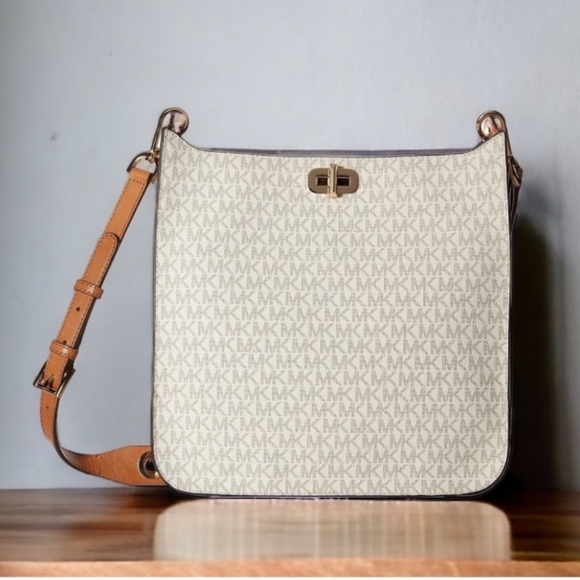 Michael Kors Sullivan 18k Grommet .Messenger - Picture 2 of 10